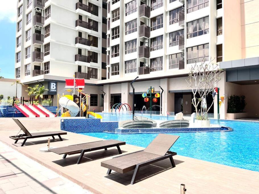 Urban Seaview Paradise: Infinity Pool, Gym & Beyond Apartment Malacca