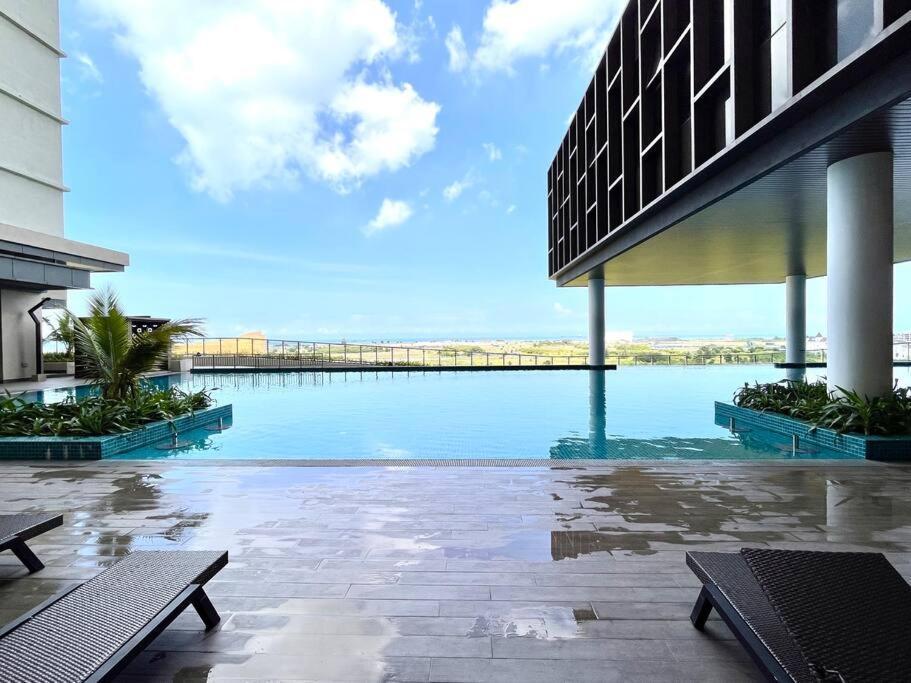 Urban Seaview Paradise: Infinity Pool, Gym & Beyond * Malacca
