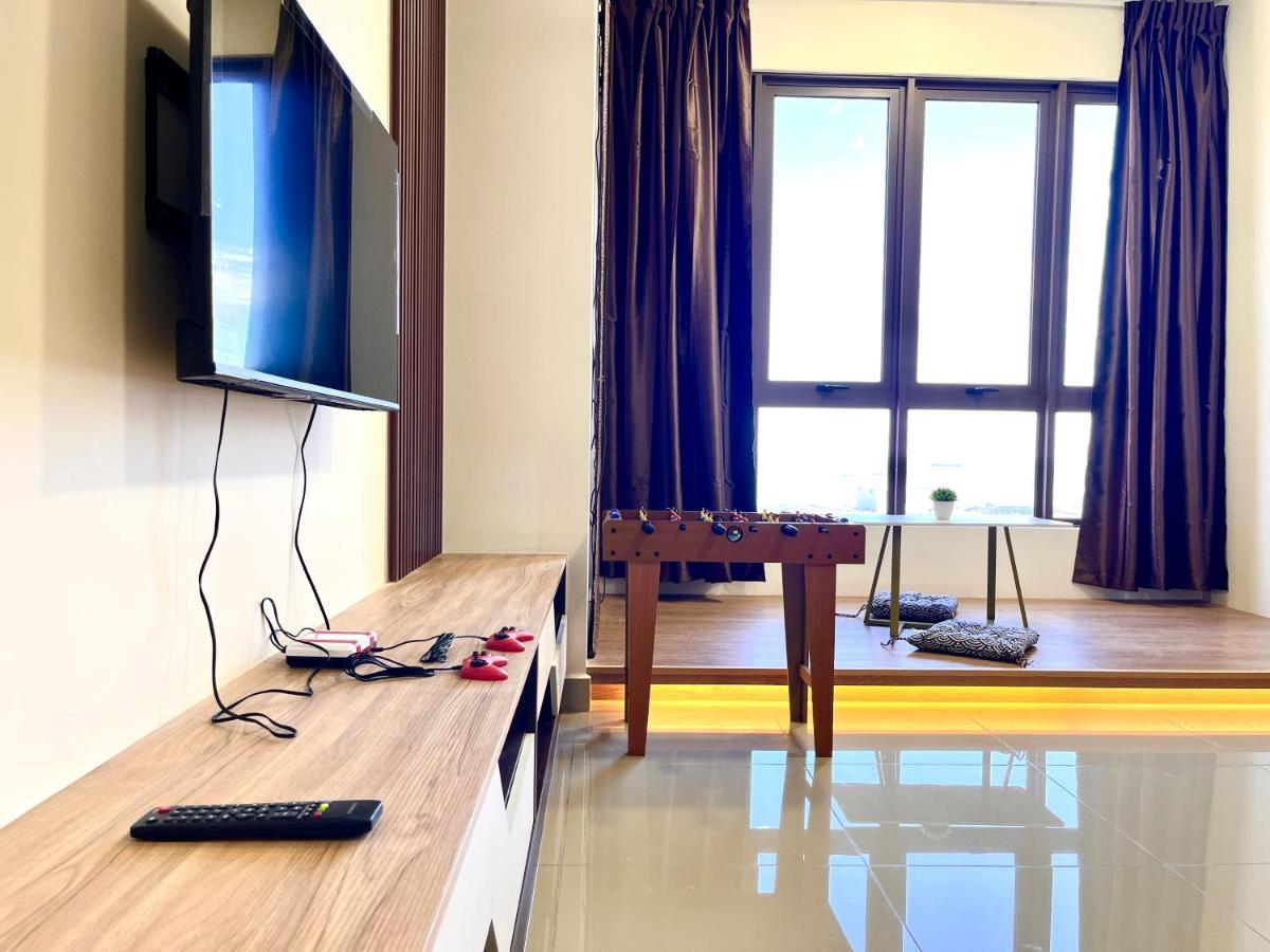 Urban Seaview Paradise: Infinity Pool, Gym & Beyond Apartment