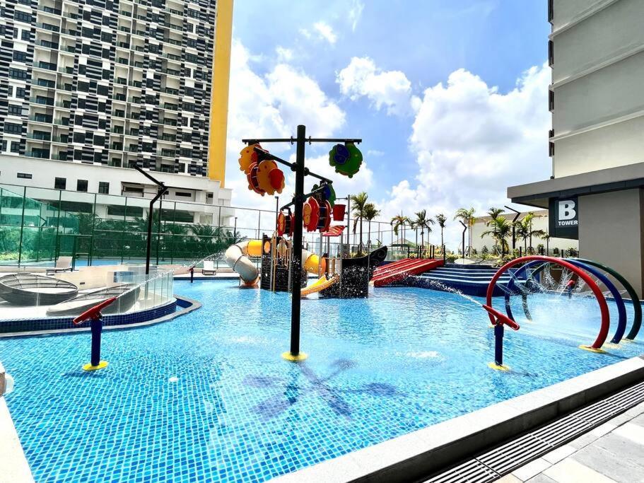 Urban Seaview Paradise: Infinity Pool, Gym & Beyond Malacca