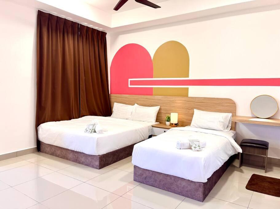 Apartment Urban Seaview Paradise: Infinity Pool, Gym & Beyond Malacca