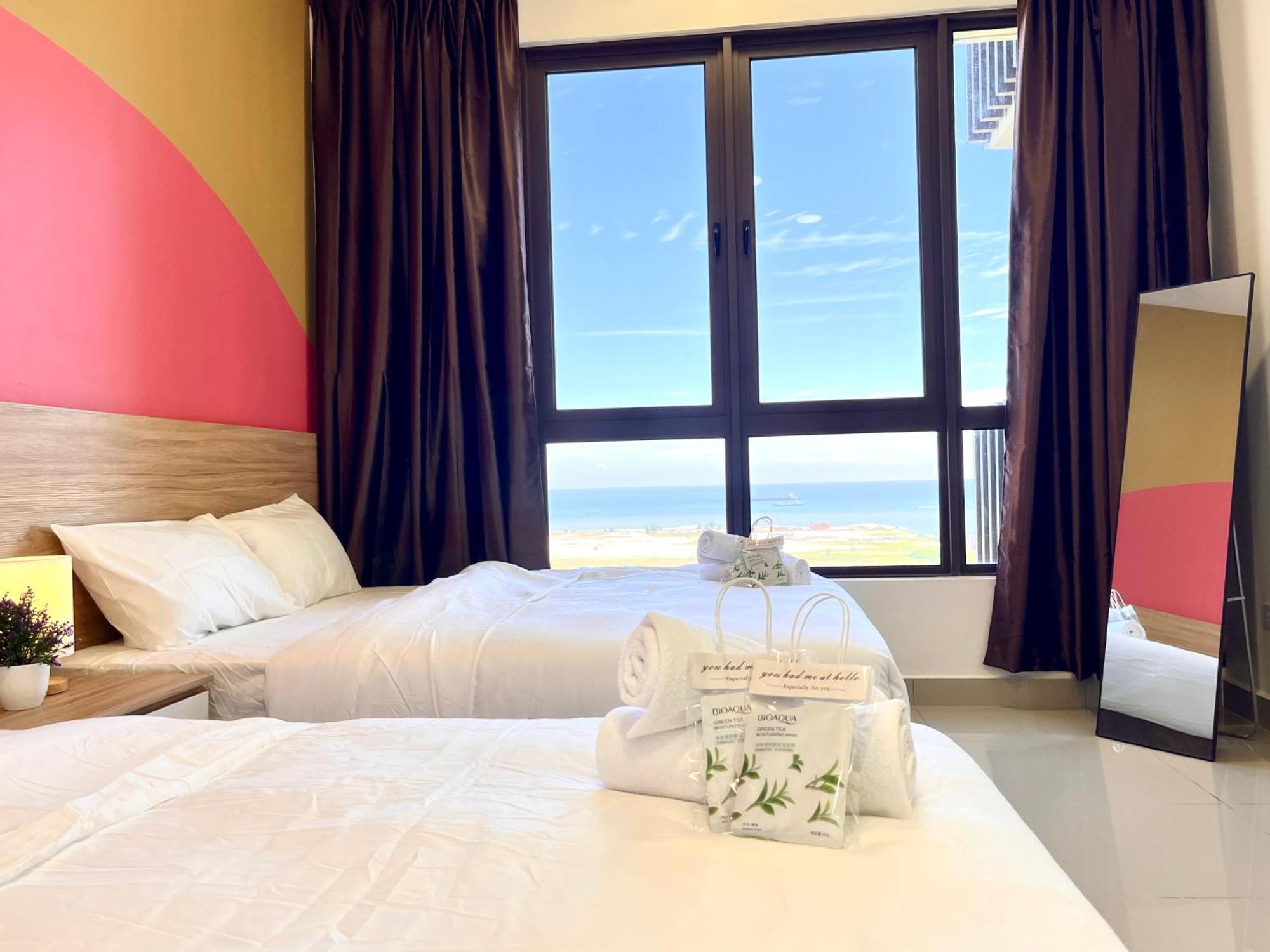 Apartment Urban Seaview Paradise: Infinity Pool, Gym & Beyond Malacca