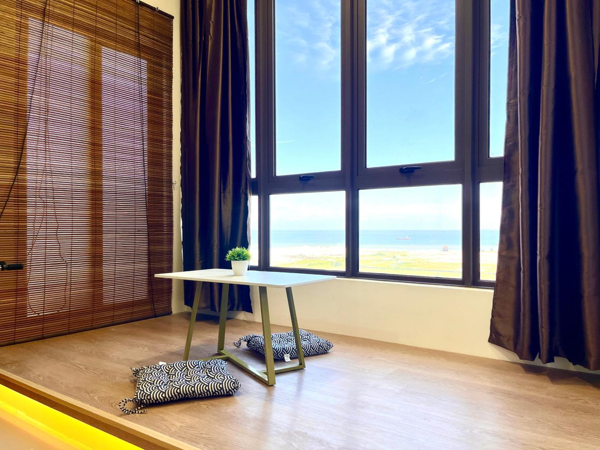 Apartment Urban Seaview Paradise: Infinity Pool, Gym & Beyond