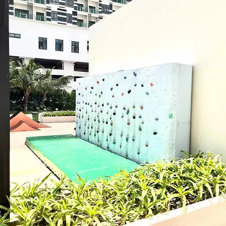 Urban Seaview Paradise: Infinity Pool, Gym & Beyond Malacca Exterior photo