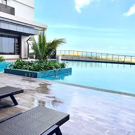 Urban Seaview Paradise: Infinity Pool, Gym & Beyond Malacca Exterior photo