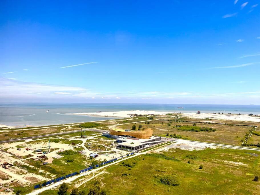 Urban Seaview Paradise: Infinity Pool, Gym & Beyond Pangsapuri